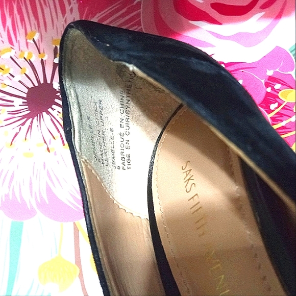 SOLD!!!Vintage Saks fifth avenue black suede pumps - Picture 3 of 14